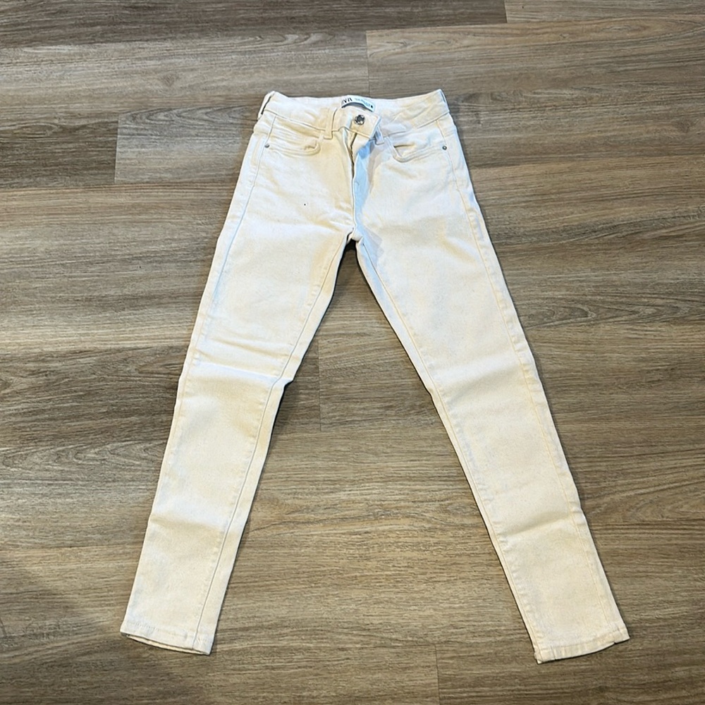 Size 4 brand Zara color cream skinny jeans